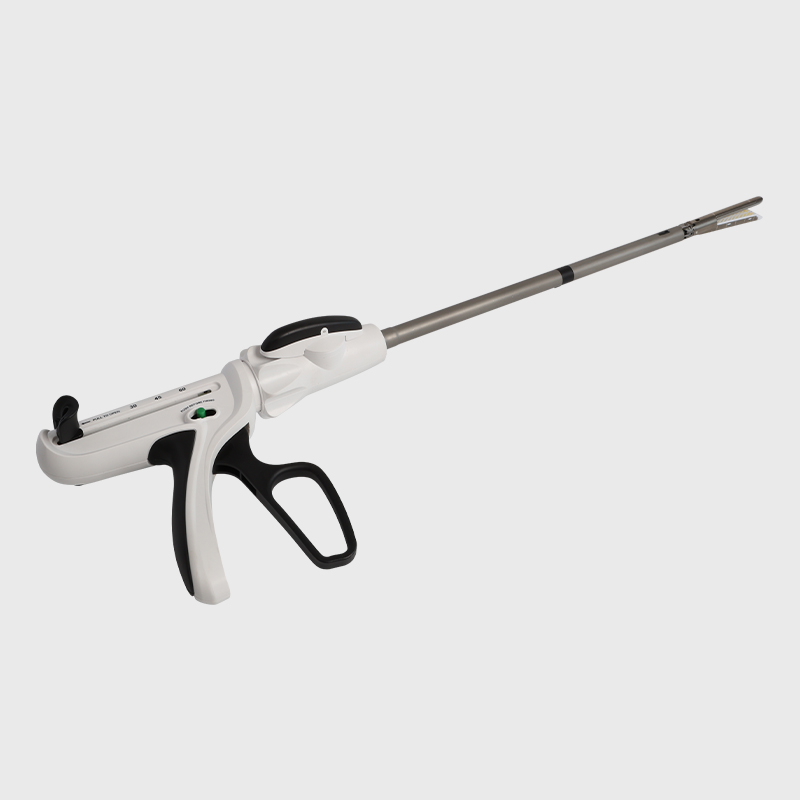 Jednorázové endoskopické lineární řezací sešívačky a řezací sestavy